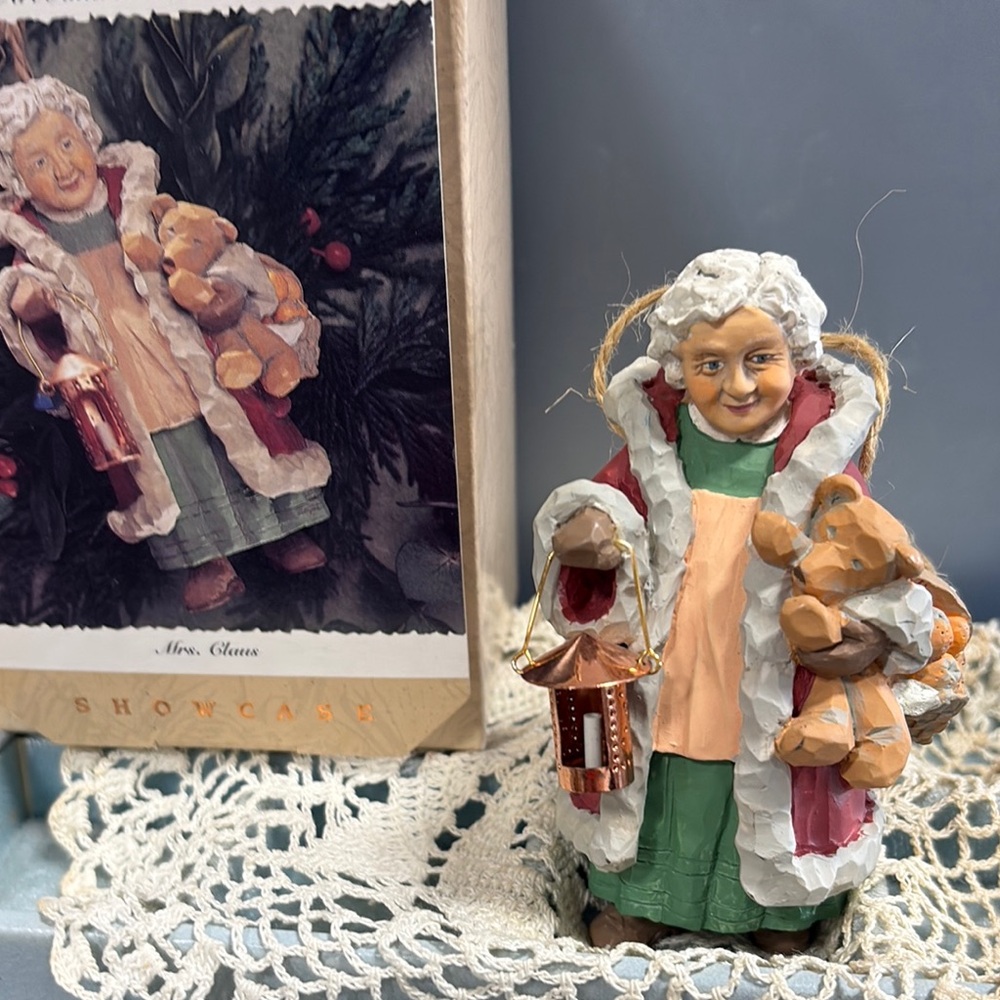 1996 Hallmark Mrs Claus Folk Art Americana Collection. 
A12
